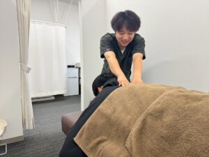 股関節痛に効果的な施術。